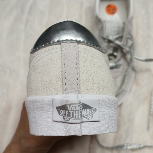 NEW Vans Off The Wall Suede Sneakers Silver Accent Women’s Size 7 NWOT - Picture 6 of 12